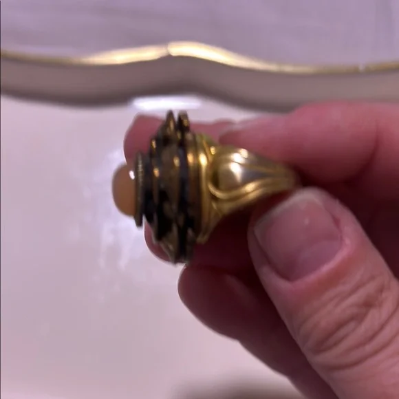 Vintage Inspired Antique Gold Gem Stone Statement Ring - Picture 4 of 4